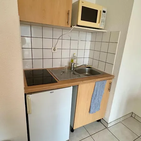 Appartement Studio Tout Equipe Avec Parking Prive *